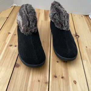 Acorn Black Fur-Trimmed Winter Boots